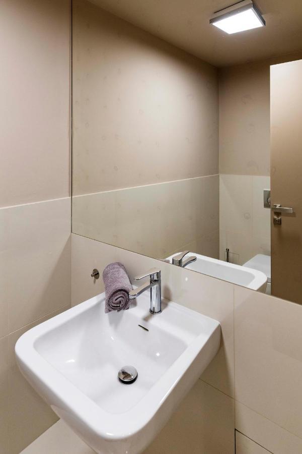 Апартаменти New Luxury Apt With Ac&Parking In The Center Of Прага Екстер'єр фото